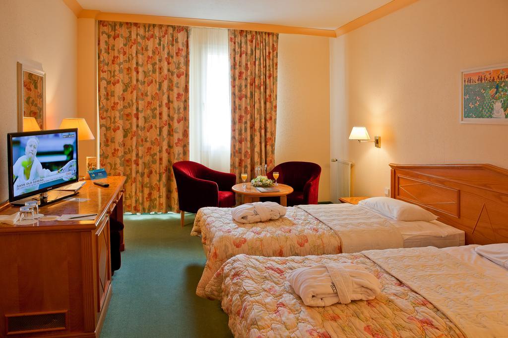 Ensana Butterfly Hotel Mariánské Lázně Екстериор снимка